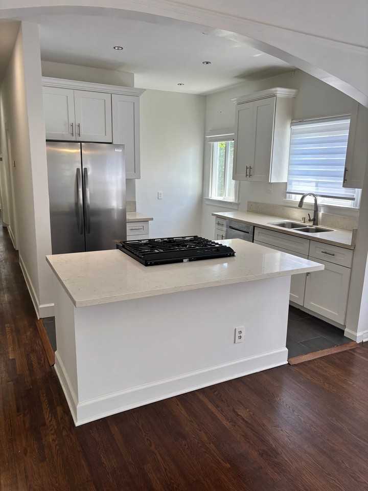 754 1/2 N Croft Ave - Photo 4 of 19