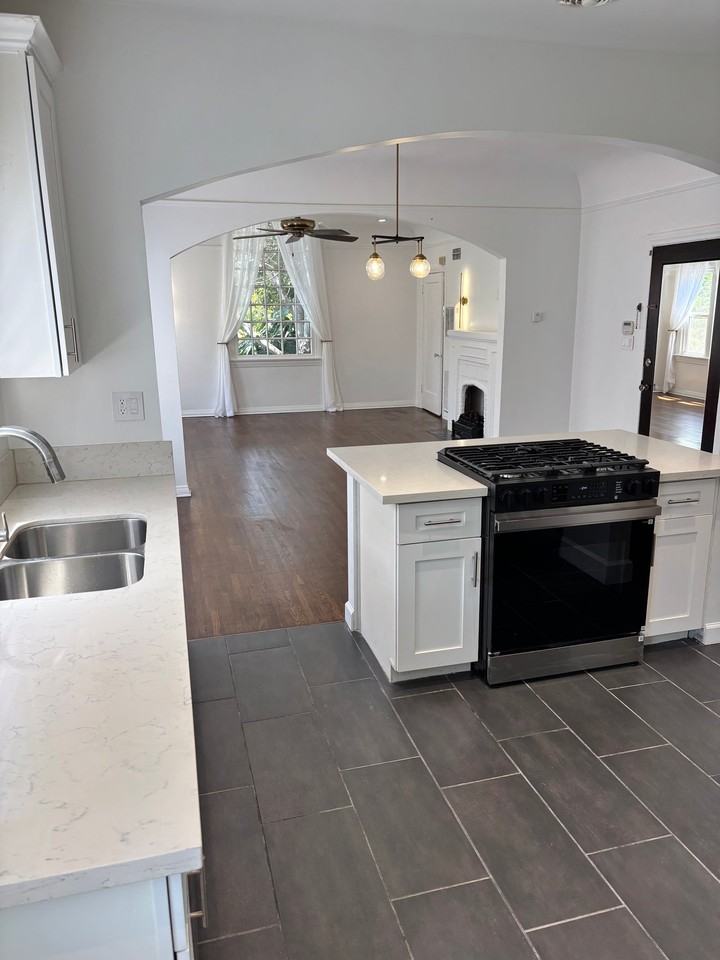 754 1/2 N Croft Ave - Photo 5 of 19