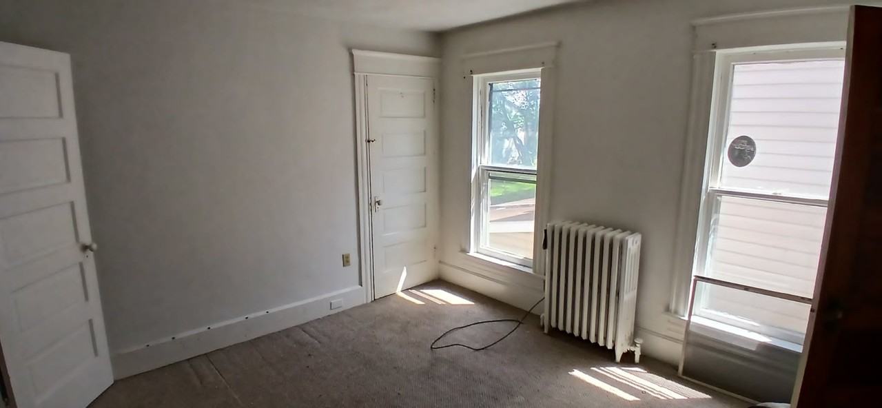 650 Linden Ave - Photo 4 of 12