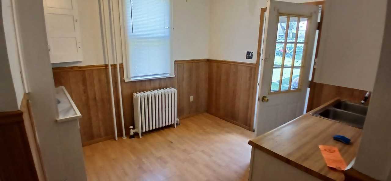 650 Linden Ave - Photo 7 of 12
