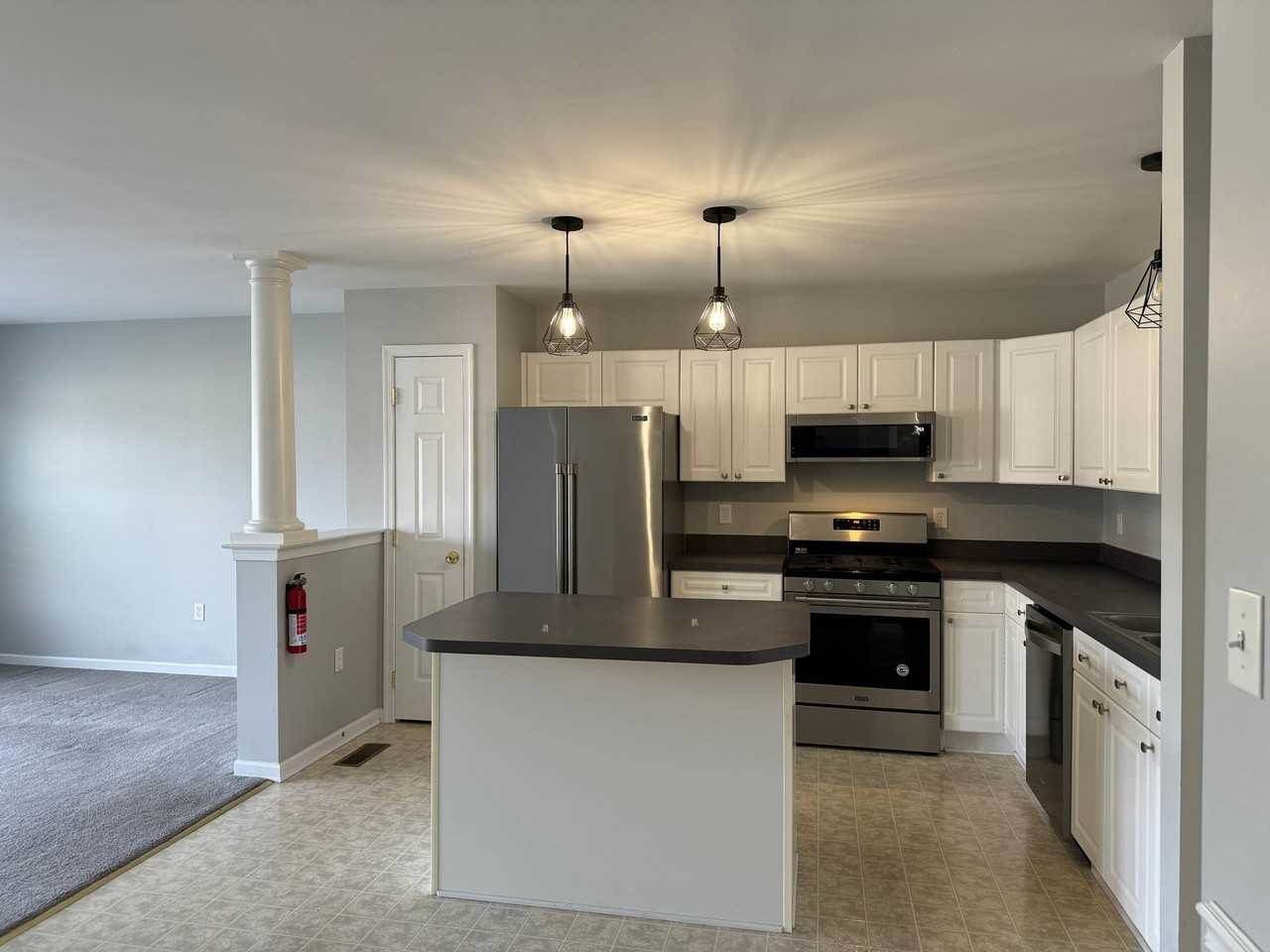 15 Lombard Ln - Photo 7 of 32