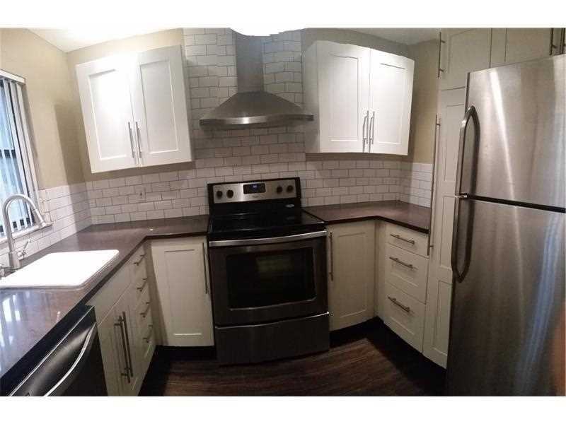N Pine Island Rd #107