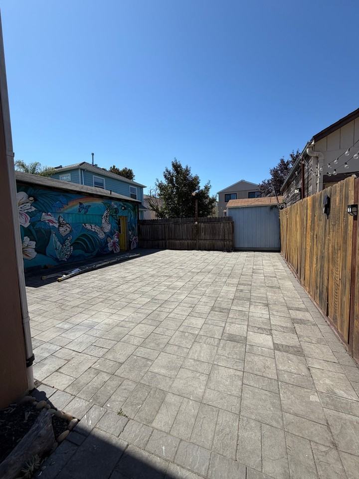 1033 Fountain St #B - Photo 4 of 6