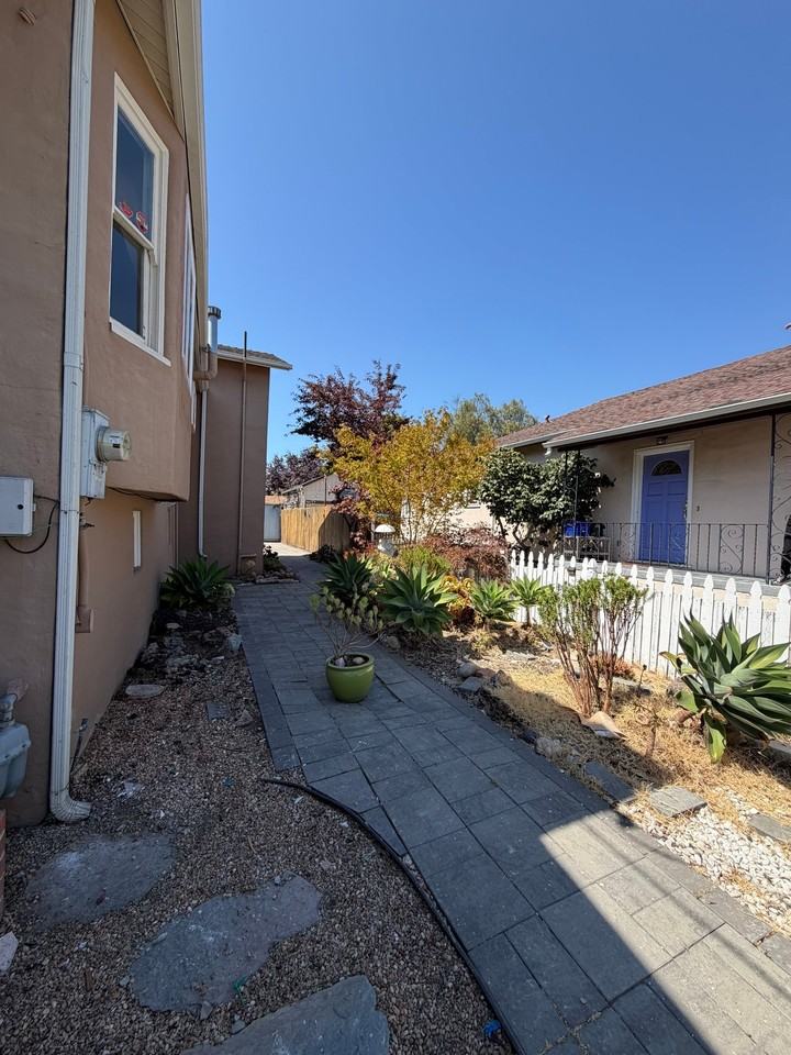 1033 Fountain St #B - Photo 5 of 6