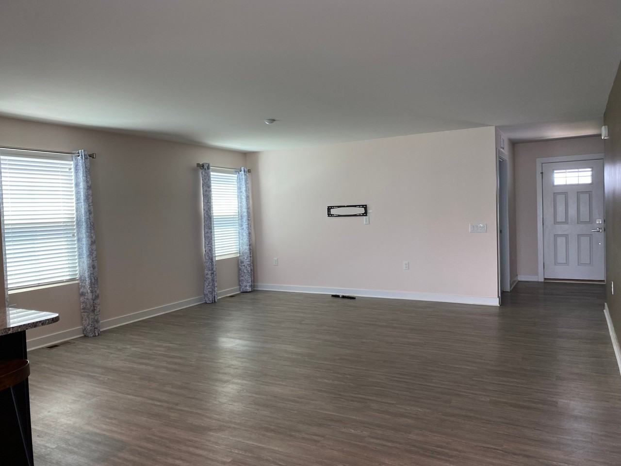 7451 Pinwheel Dr - Photo 3 of 10