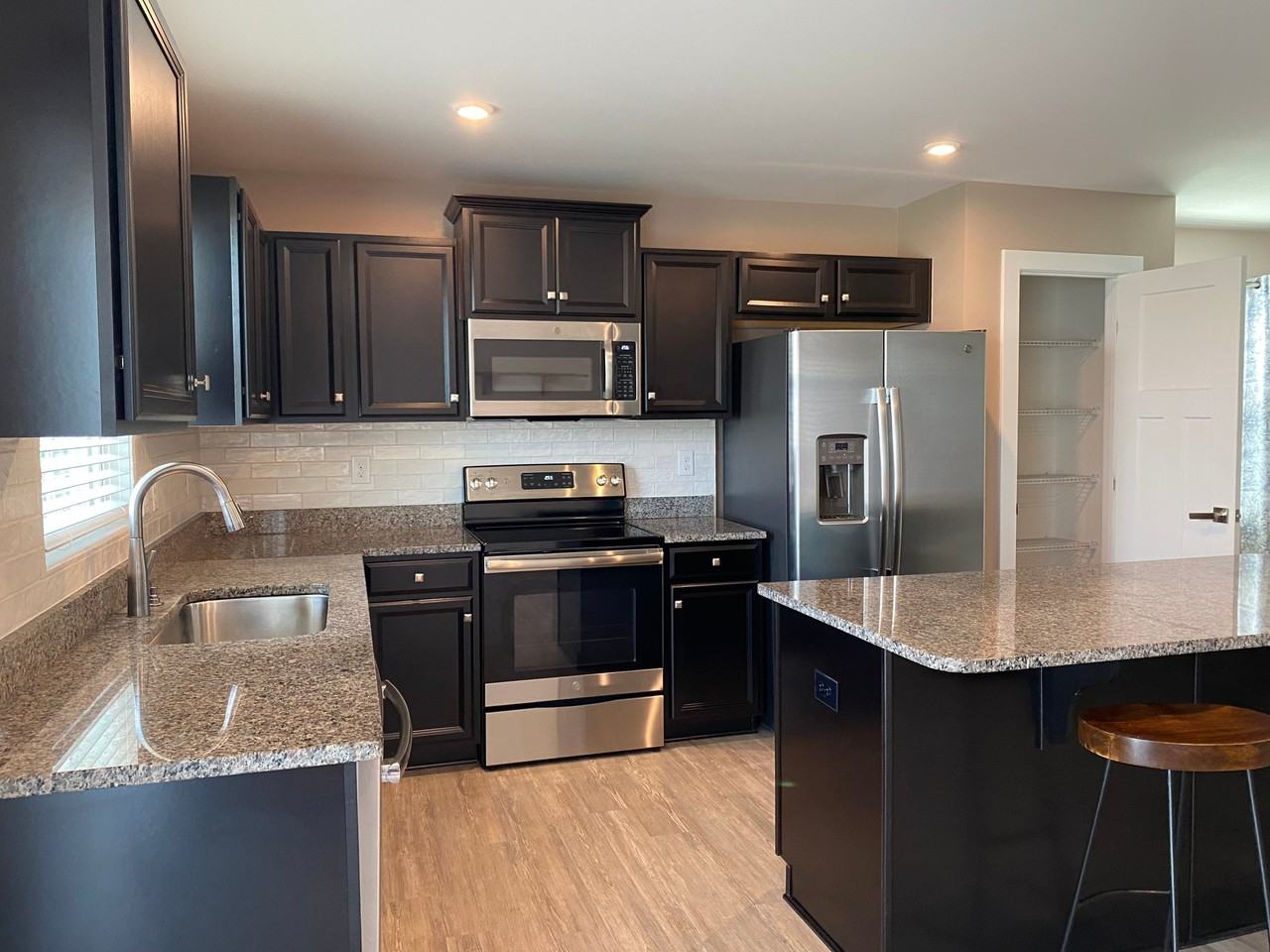 7451 Pinwheel Dr - Photo 4 of 10