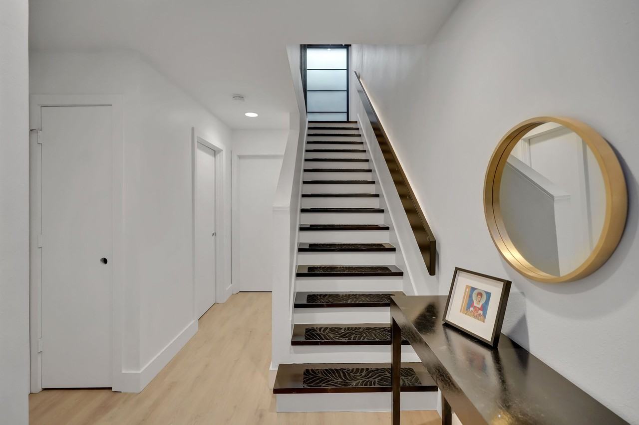 2807 Jackson St - Photo 3 of 15