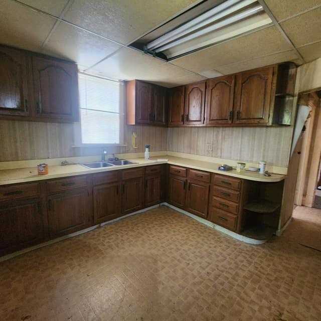 2847 E 98th St - Photo 7 of 20