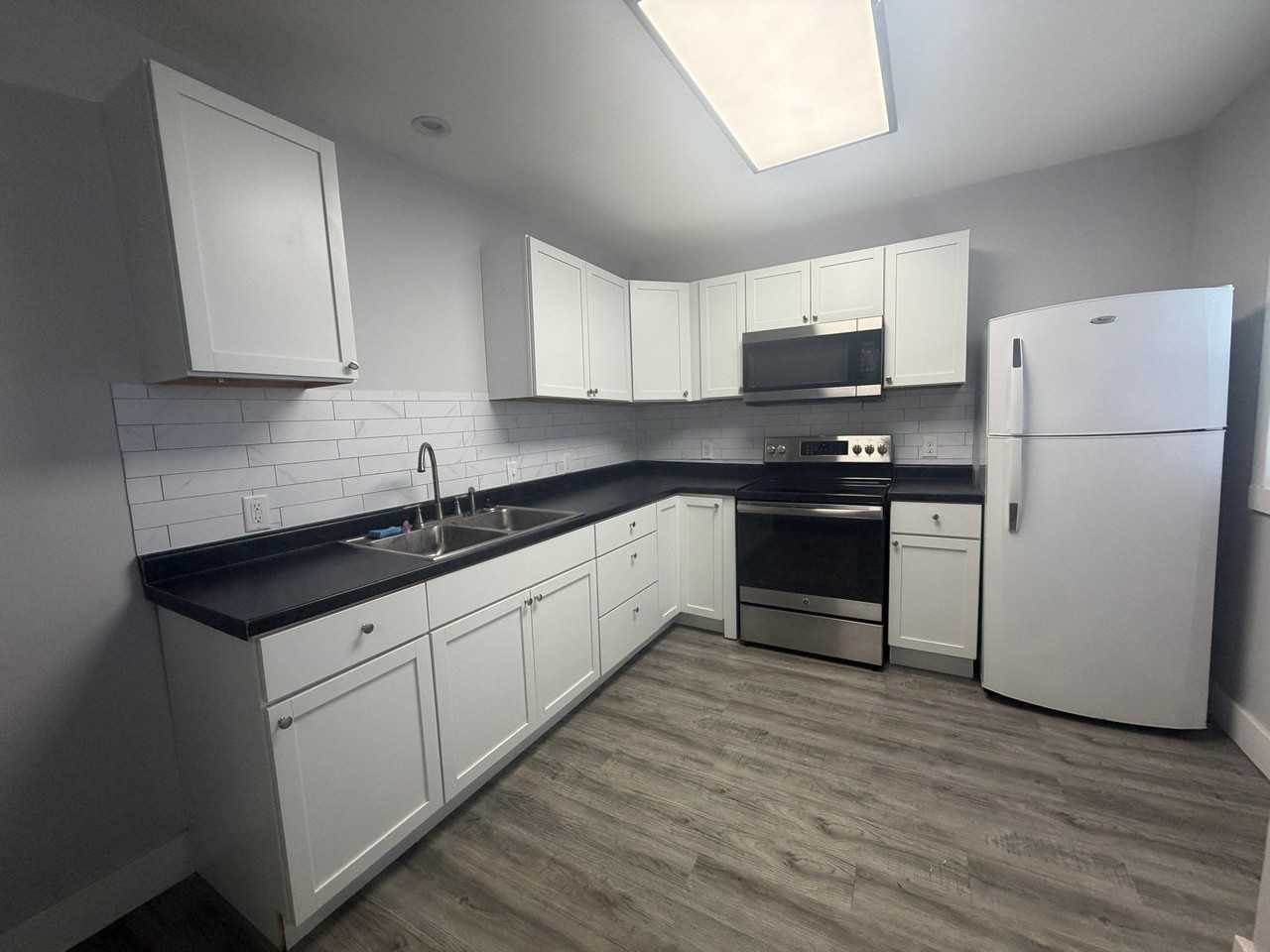 1518 W 2nd St - Photo 2 of 13