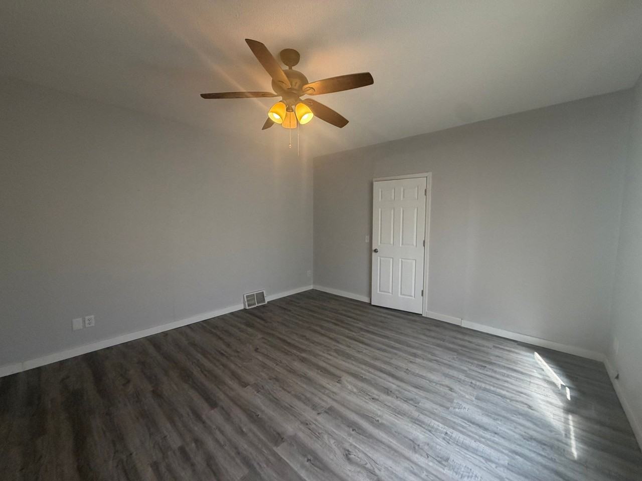 1518 W 2nd St - Photo 5 of 13
