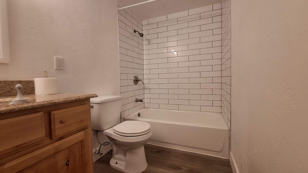 935 E St #10 - Photo 4 of 10