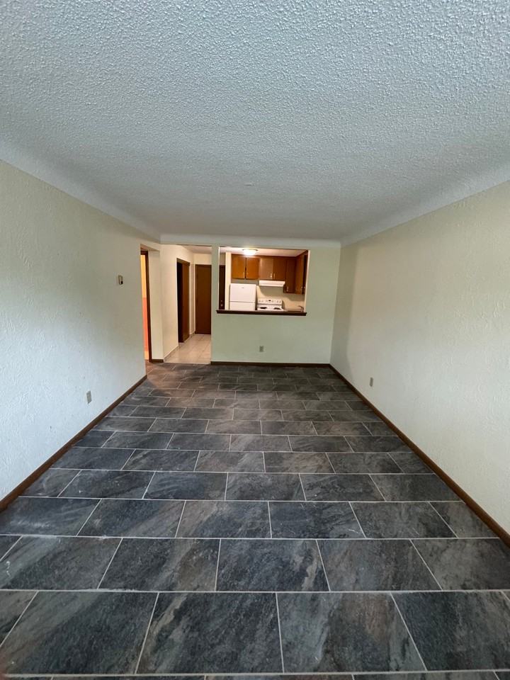 556 Jenks Ave #4 - Photo 2 of 10