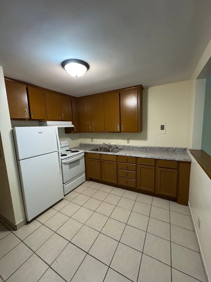 556 Jenks Ave #4 - Photo 3 of 10