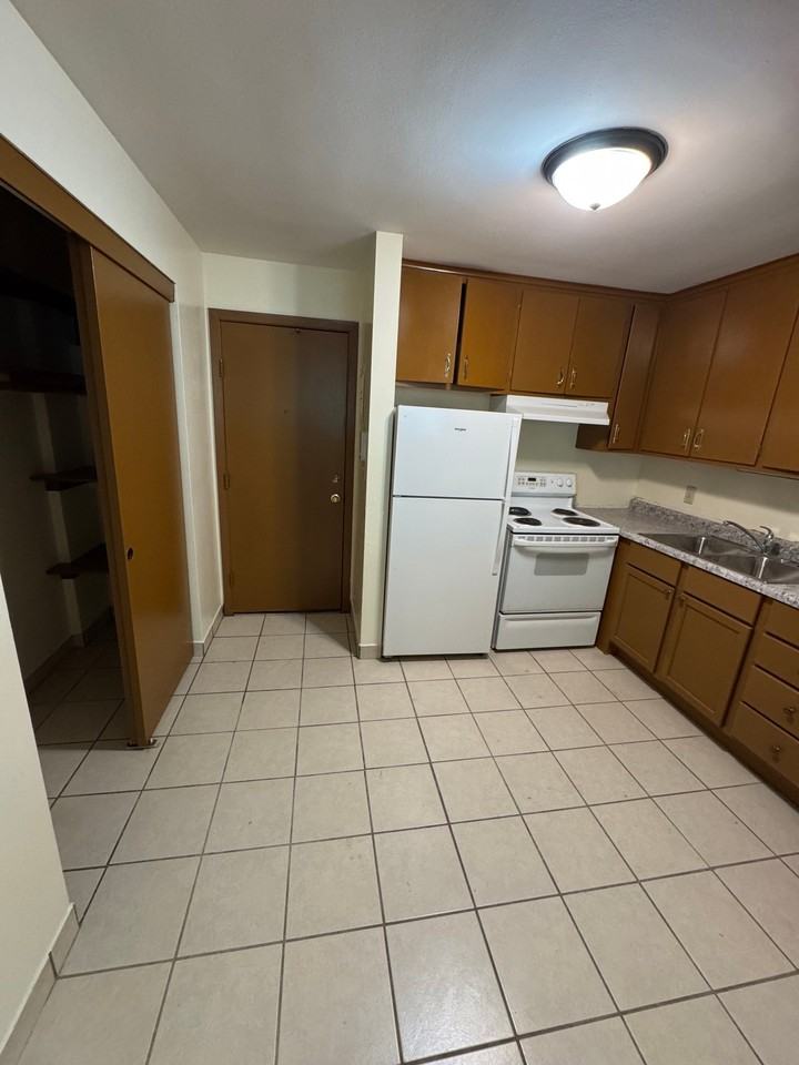 556 Jenks Ave #4 - Photo 4 of 10