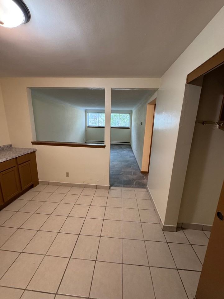 556 Jenks Ave #4 - Photo 5 of 10