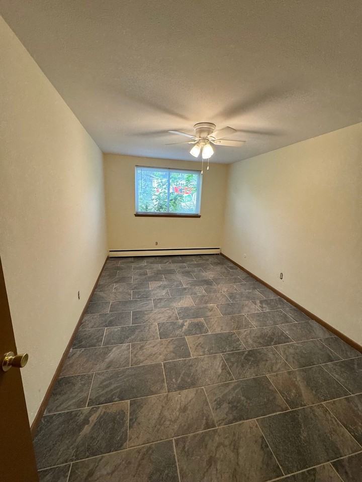 556 Jenks Ave #4 - Photo 6 of 10
