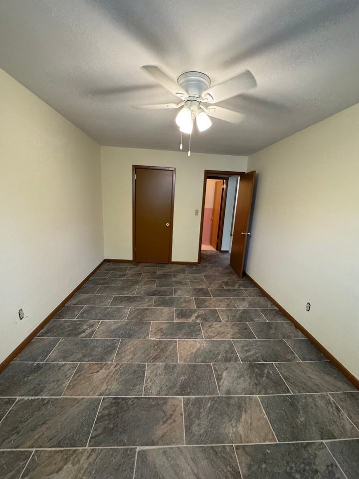 556 Jenks Ave #4 - Photo 7 of 10