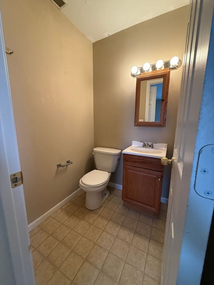 1601 E Fort Wayne St - Photo 7 of 15