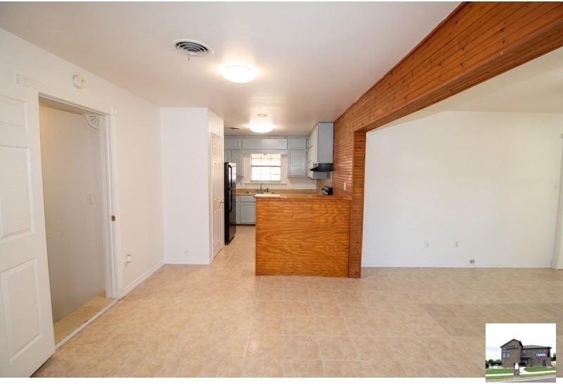 709 S 11th St - Photo 2 of 13