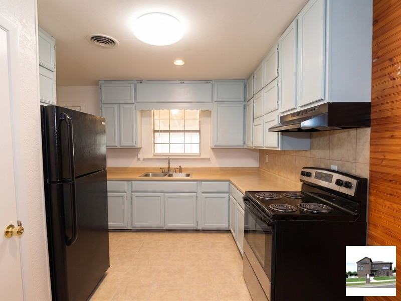 709 S 11th St - Photo 4 of 13