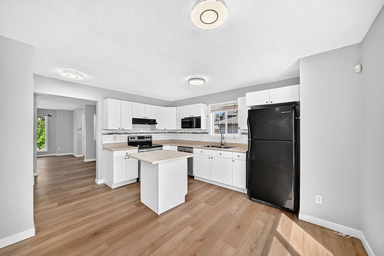 203 84 St Sw - Photo 2 of 48