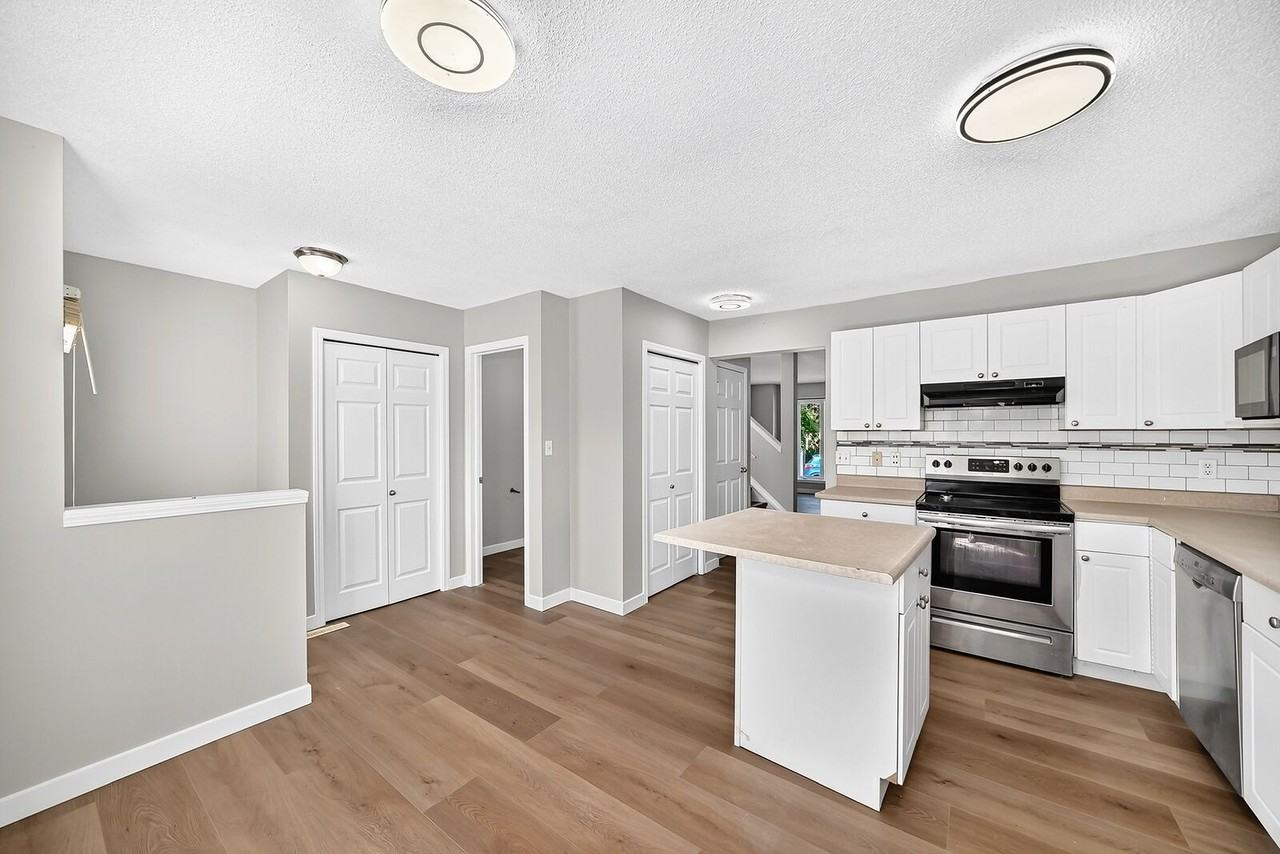 203 84 St Sw - Photo 6 of 48