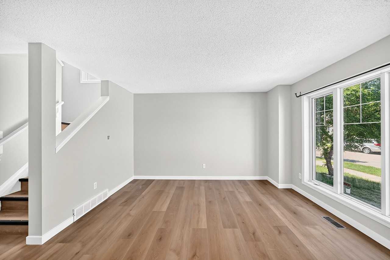 203 84 St Sw - Photo 7 of 48