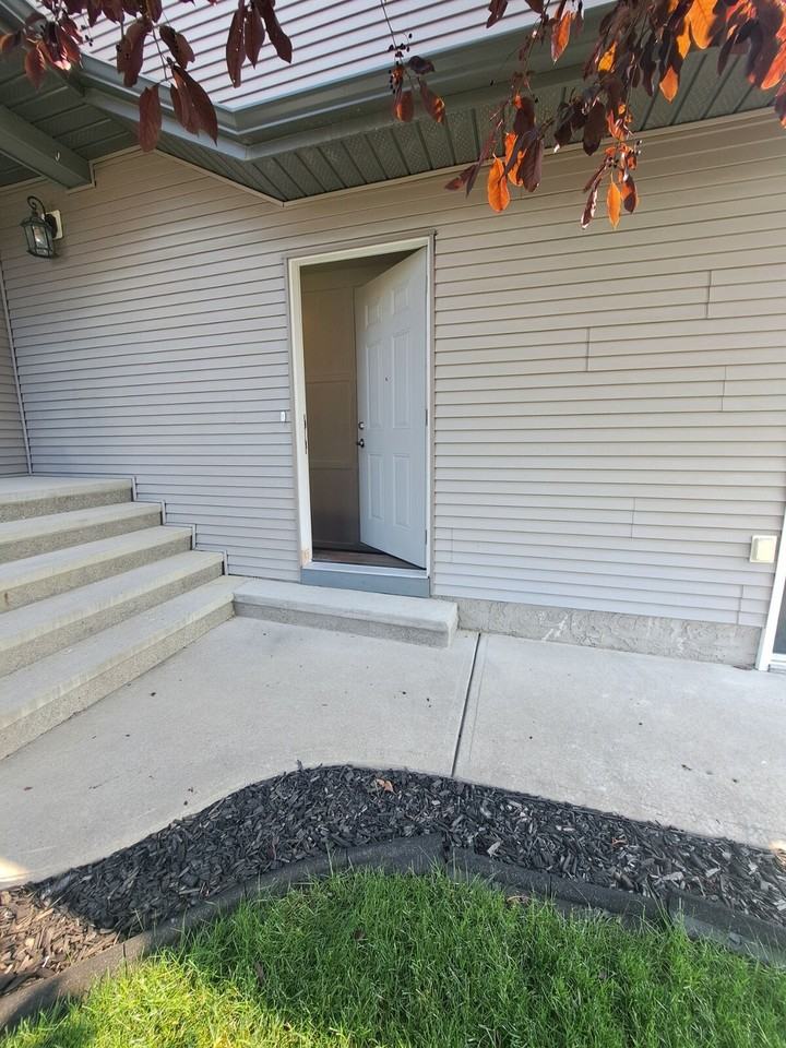 48 Cougarstone Crt Sw - Photo 2 of 18
