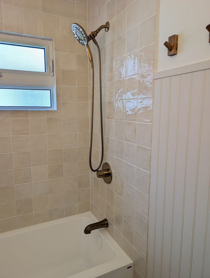 4226 113 Ave Nw - Photo 2 of 37