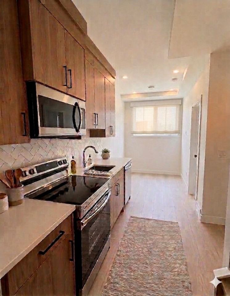 1212 20 Ave Nw - Photo 2 of 7