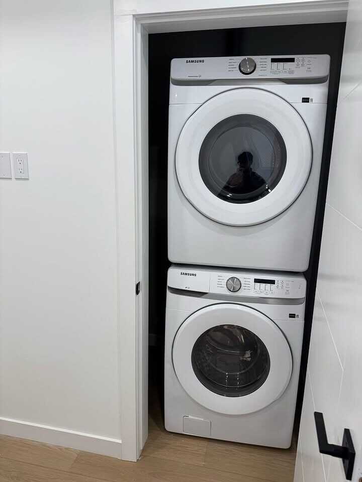 1212 20 Ave Nw - Photo 4 of 7