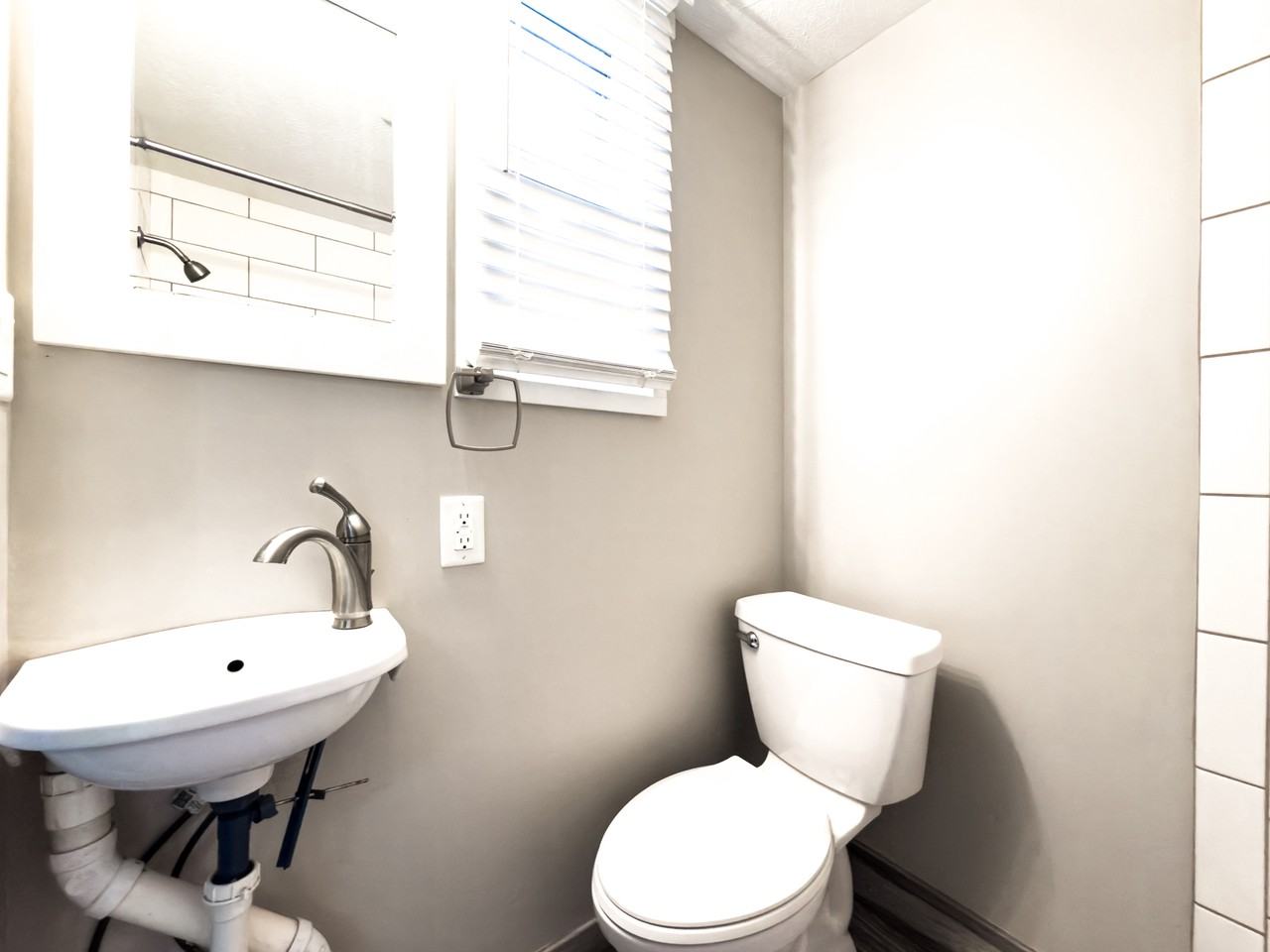 106 W 5th St #4 - Photo 4 of 12