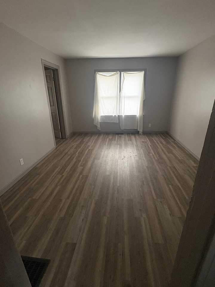 1202 Walden Ave #1 - Photo 5 of 10