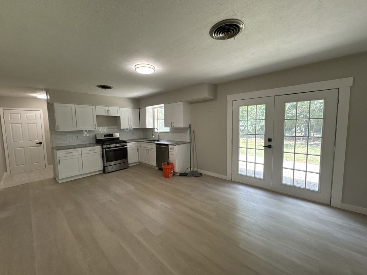 4210 Templeton St #NA - Photo 7 of 13