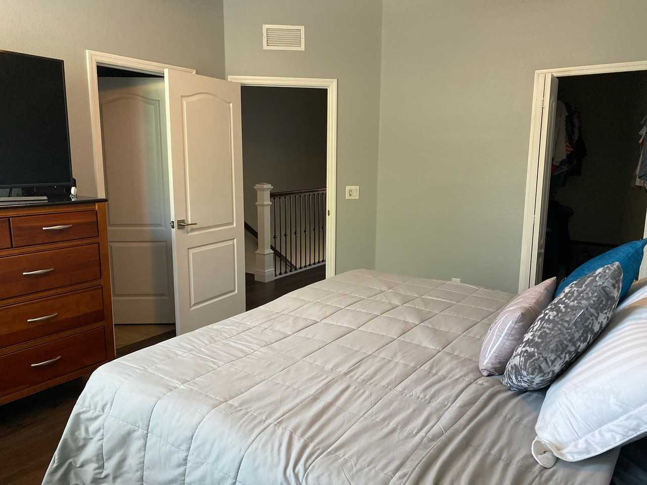 225 Deepcove Rd - Photo 7 of 17