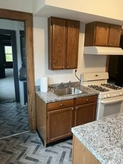 145 Lemon St - Photo 4 of 11