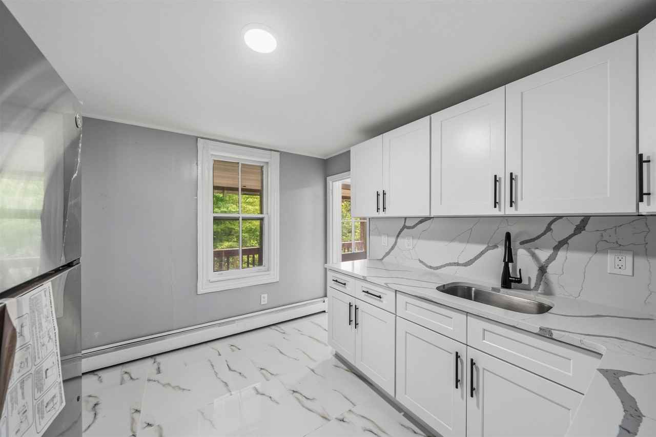 25 Knapp Ave #2 - Photo 3 of 18