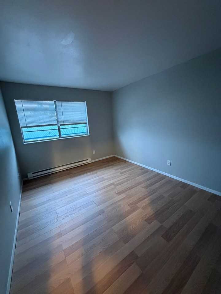 152 E. Vienna St - Photo 4 of 12