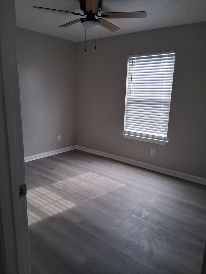 2017 Rockford Ln - Photo 3 of 6