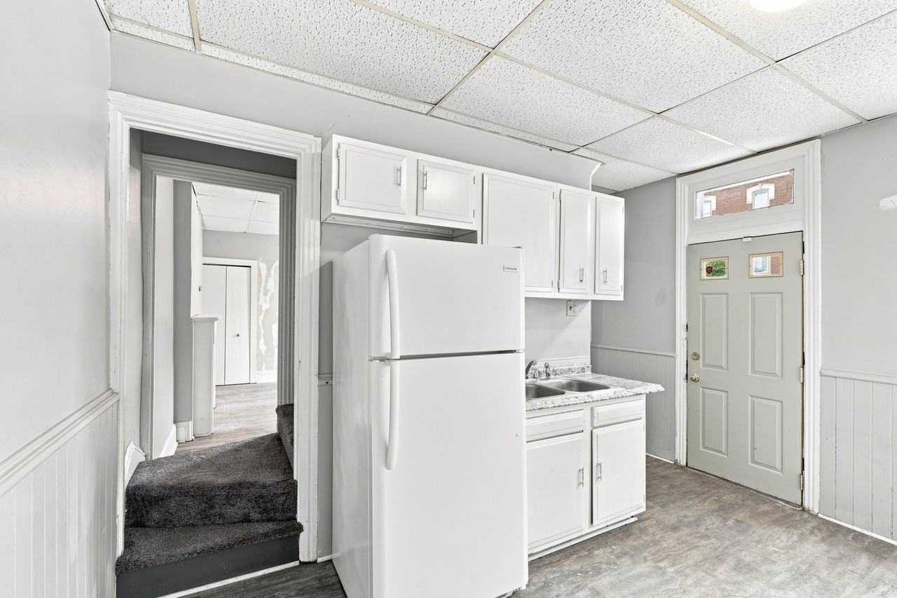 115 N 3rd St - Photo 3 of 34