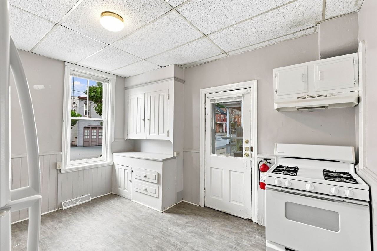 115 N 3rd St - Photo 4 of 34