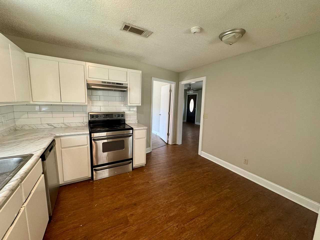 514 Georgia Ave - Photo 3 of 11