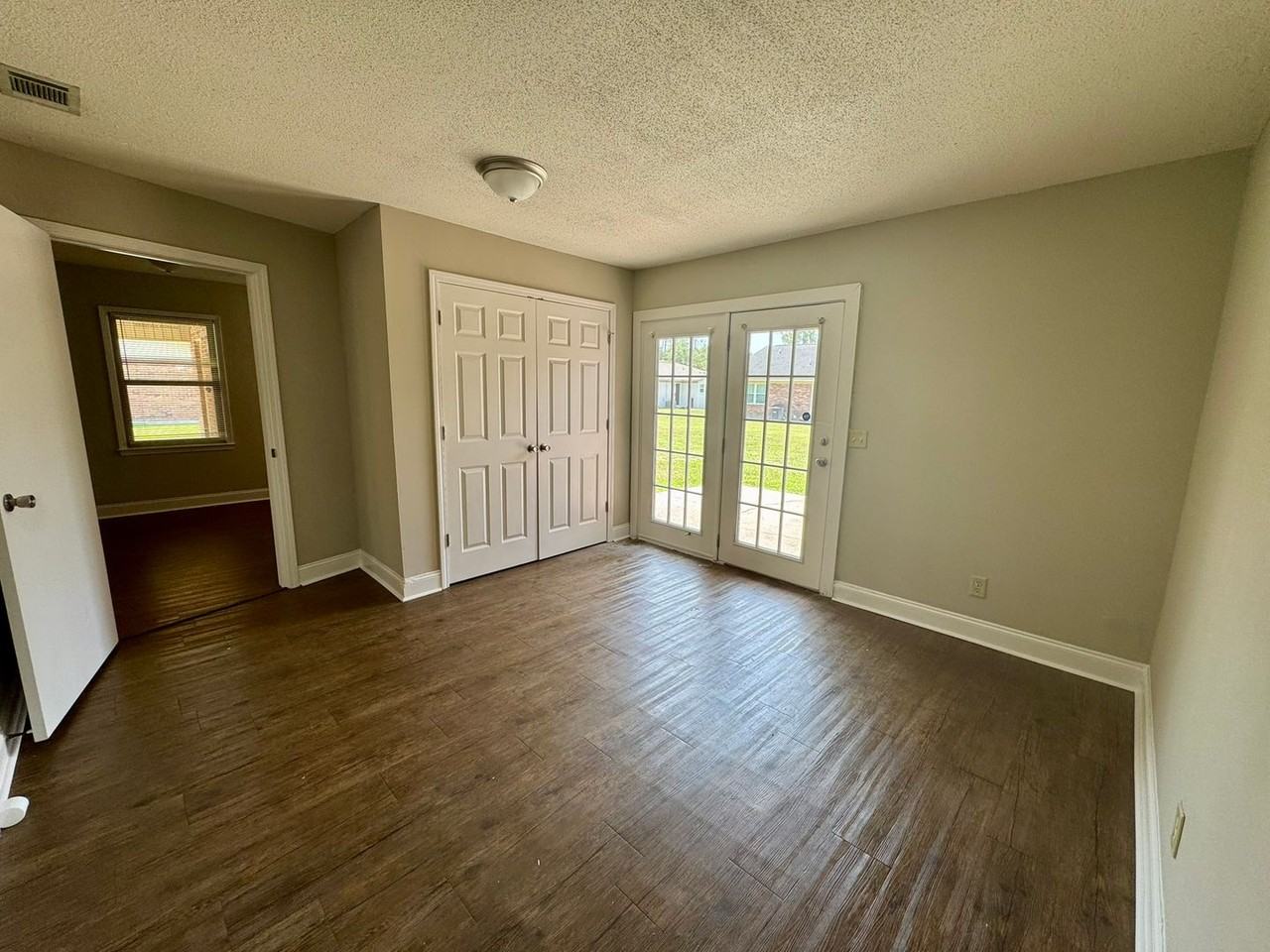 514 Georgia Ave - Photo 6 of 11