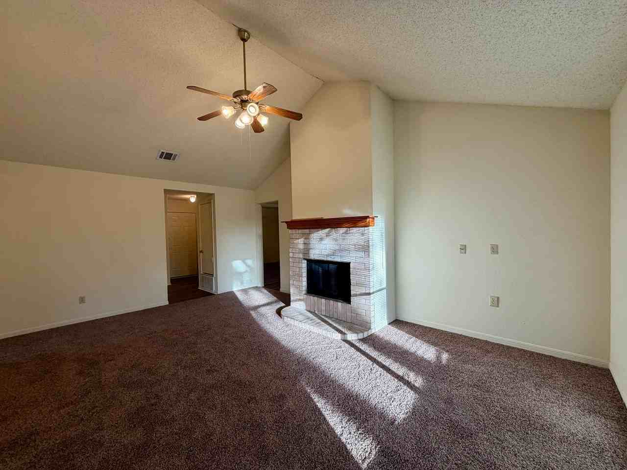 624 Barbara Jean St - Photo 4 of 14