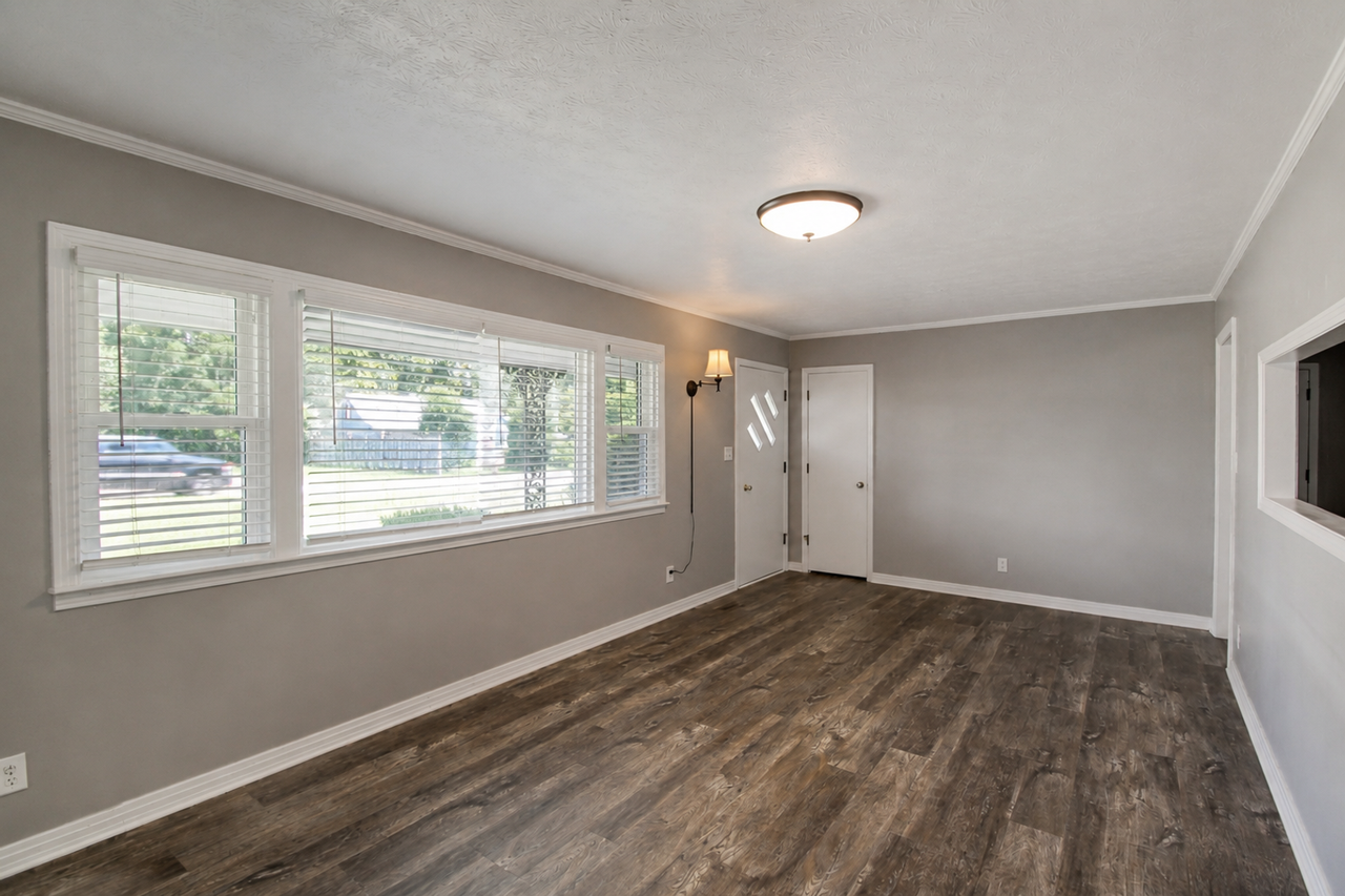 960 Fairground St - Photo 2 of 30