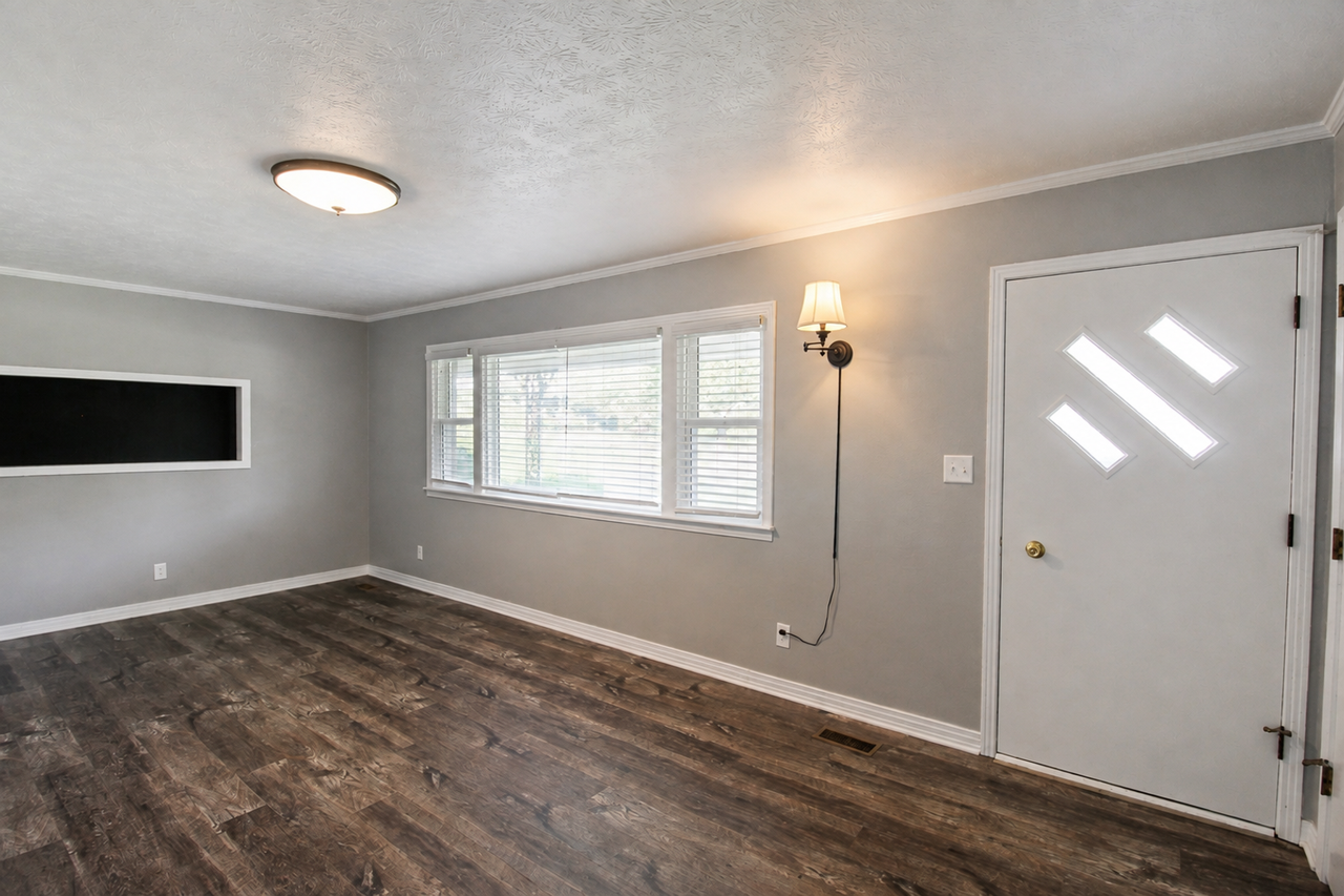 960 Fairground St - Photo 4 of 30
