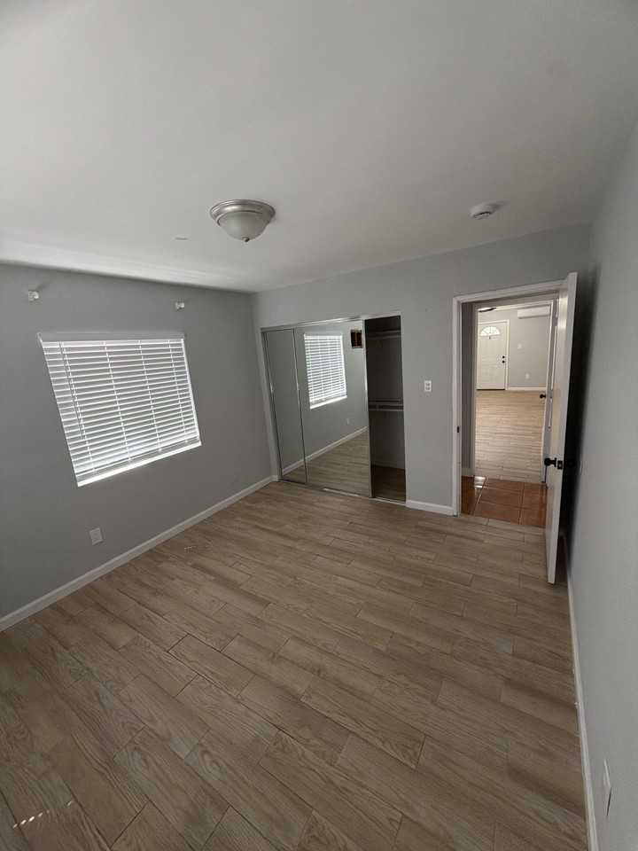 5890 Noble Street - Photo 5 of 9