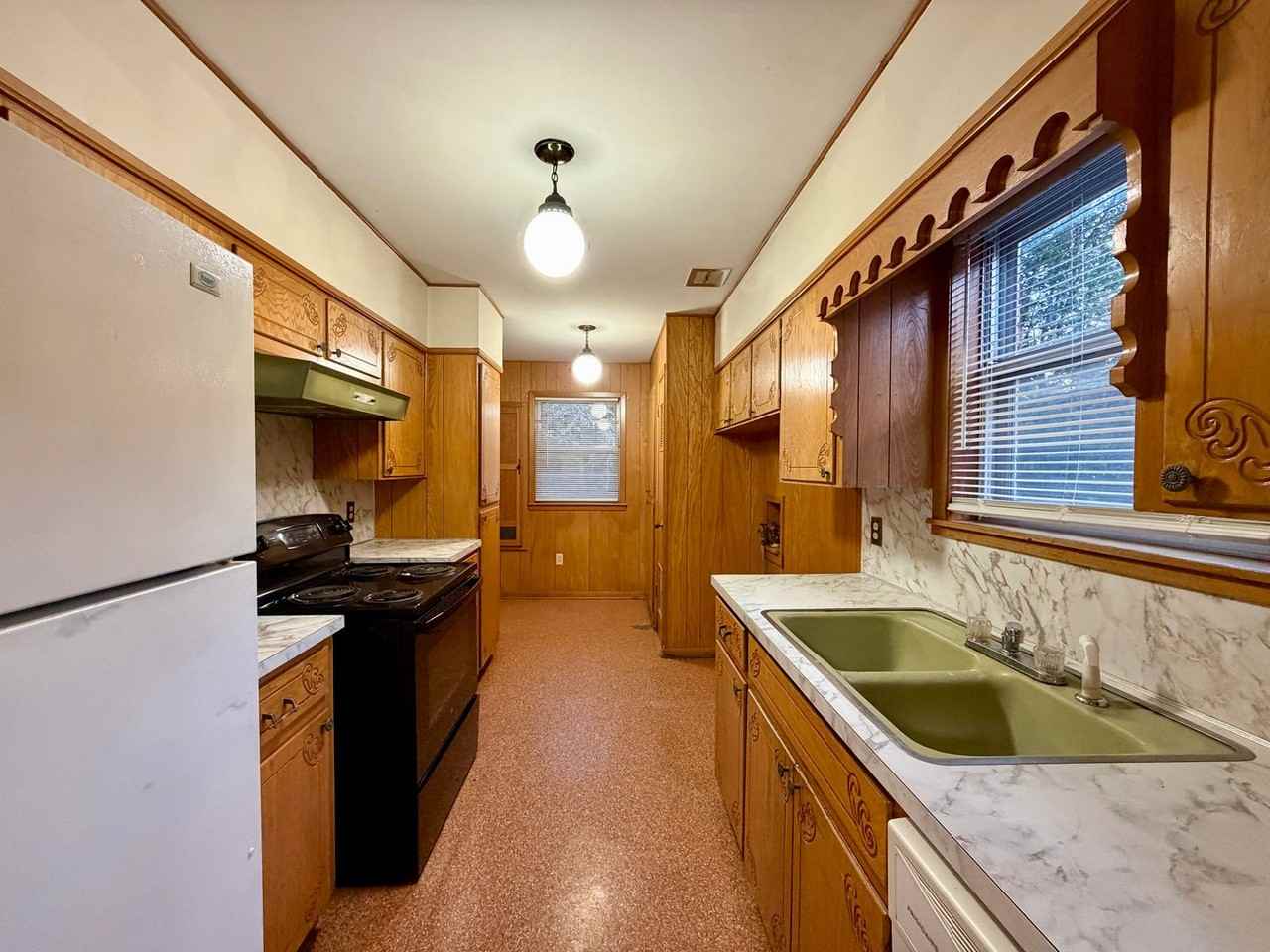 13001 Woodway Dr - Photo 2 of 14