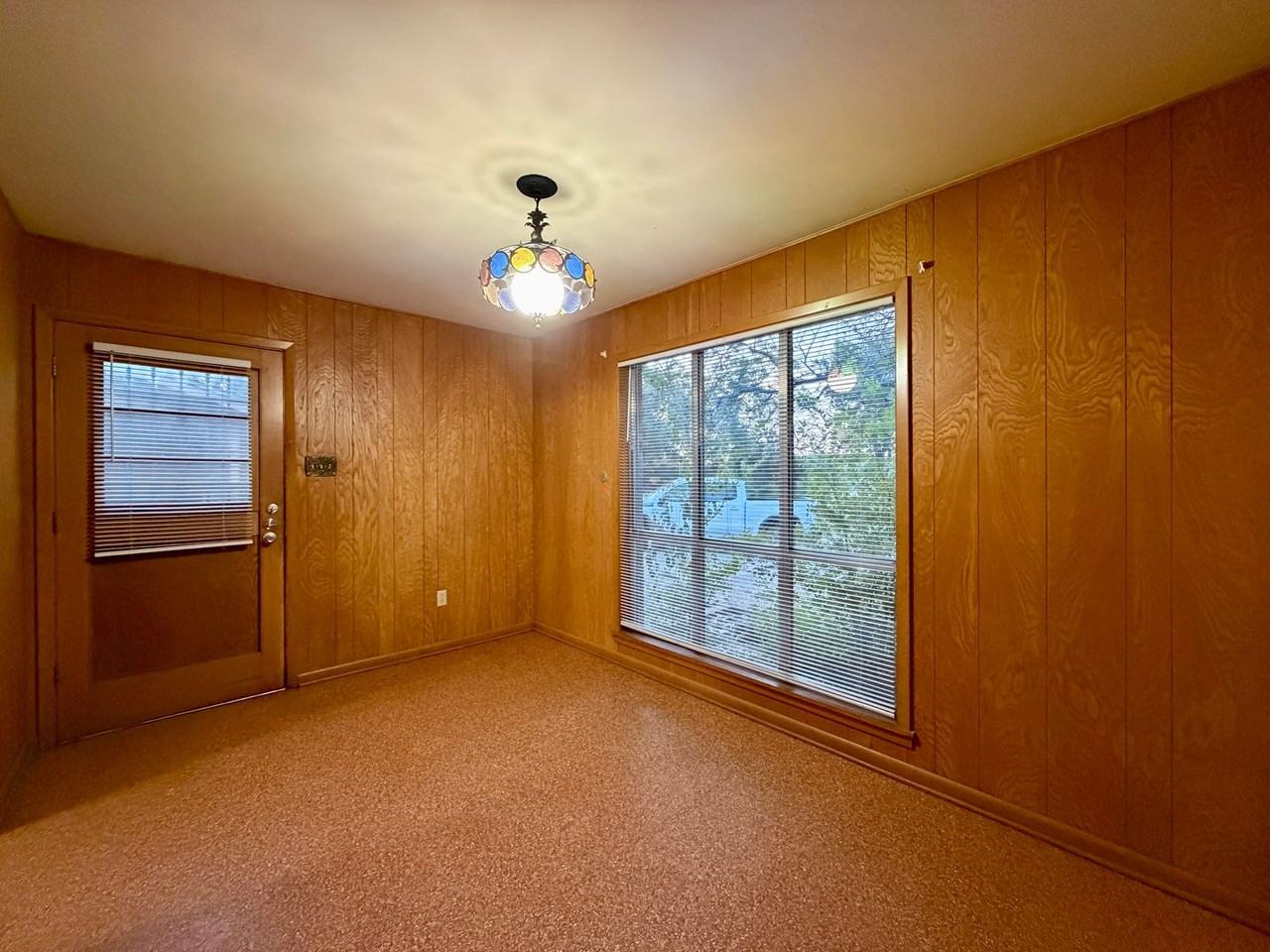 13001 Woodway Dr - Photo 3 of 14