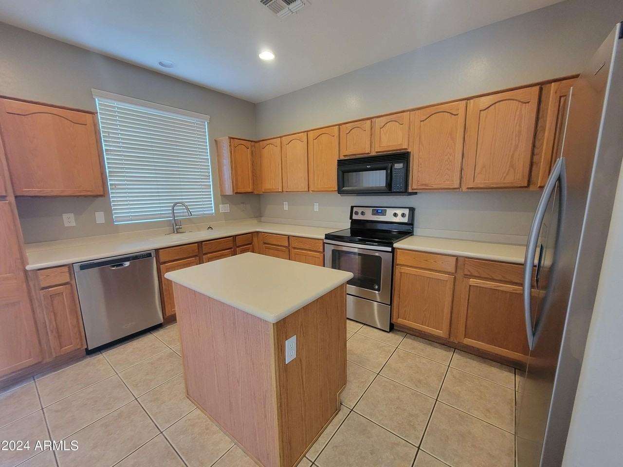 16965 W Lundberg St - Photo 2 of 24